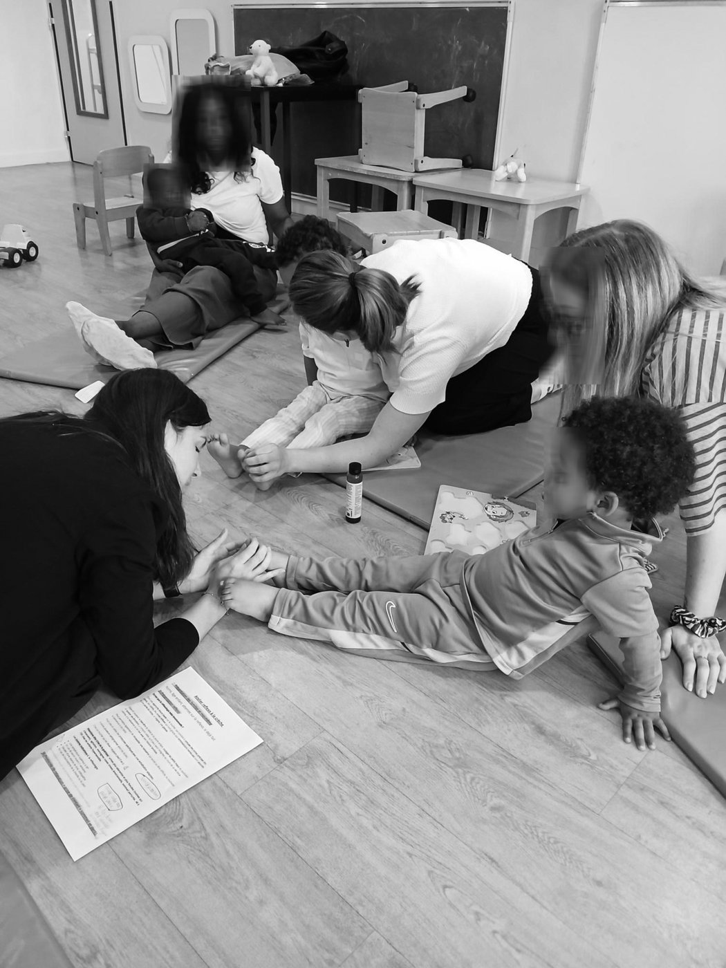 En atelier — accompagnement d'un enfant en réflexologie